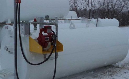 Storage tank with pump in winter